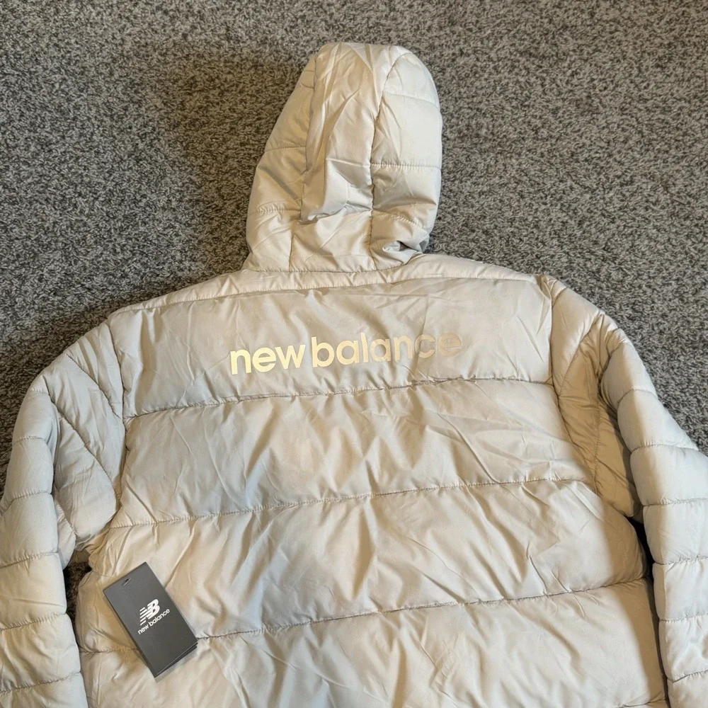 NWT New Balance Tech Puffer Hooded Jacket Ivory Size Large Comfort Fit Full Zip